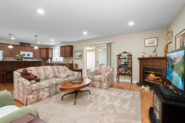 Chilliwack, BC V2R 5W6,46000 Thomas RD #102