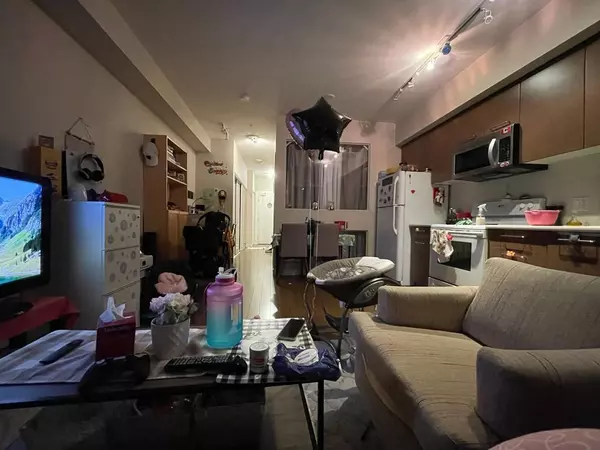 Squamish, BC V8B 0S8,37841 Cleveland AVE #205