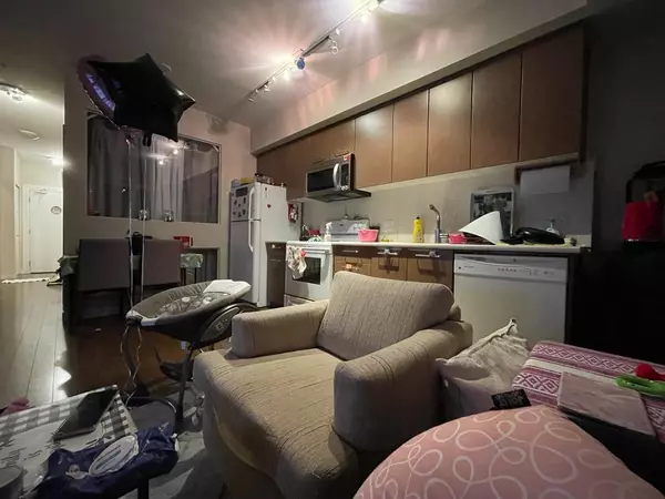 Squamish, BC V8B 0S8,37841 Cleveland AVE #205