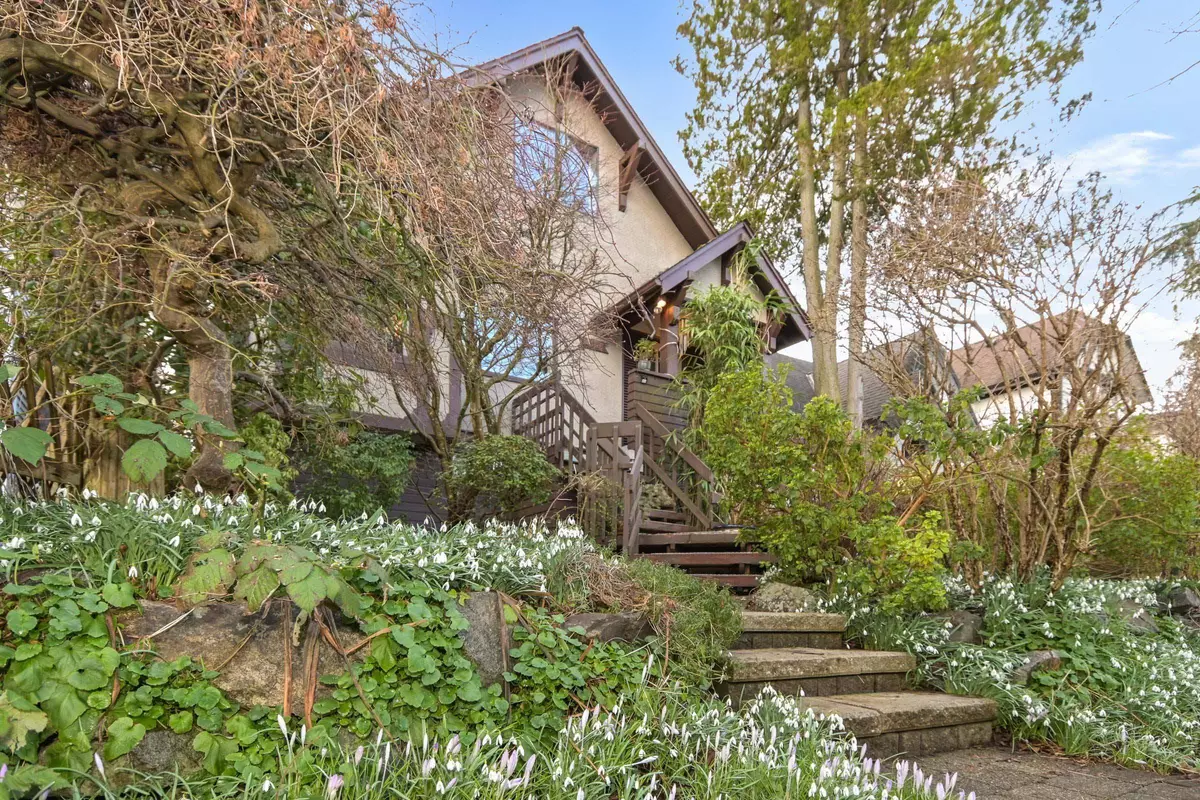 Vancouver, BC V6R 2R5,4548 W 12th AVE