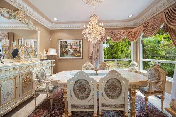 North Vancouver, BC V7H 2Y6,1766 Emerson CT