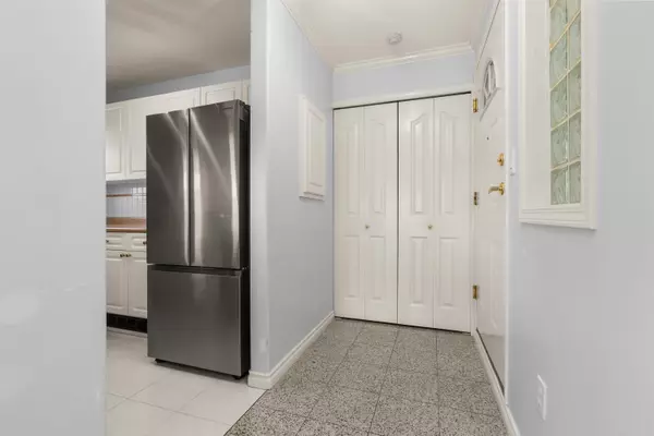 Delta, BC V4L 2A7,1428 56 ST #405