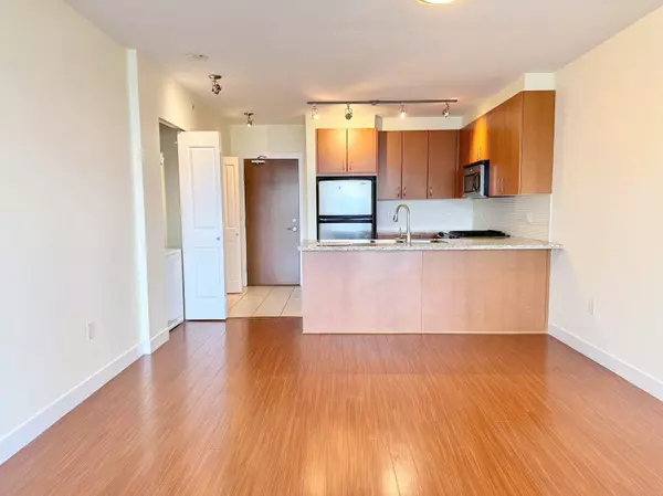 Burnaby, BC V5A 0A6,9222 University CRES #702