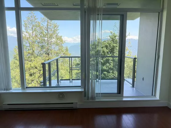 Burnaby, BC V5A 0A6,9222 University CRES #702