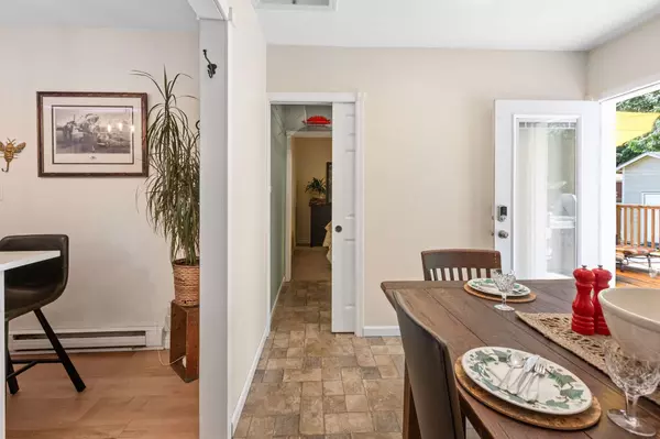 Harrison Hot Springs, BC V0M 1K0,846 Hot Springs RD