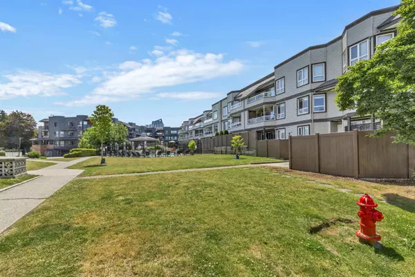 Surrey, BC V4A 9C5,1840 E Southmere CRES #205