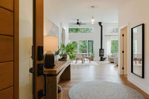 Sechelt, BC V7Z 0L3,6290 Sechelt Inlet RD