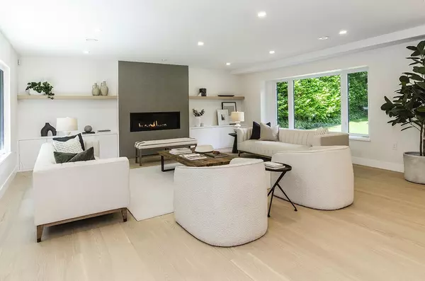 West Vancouver, BC V7V 3J5,4002 Bayridge AVE