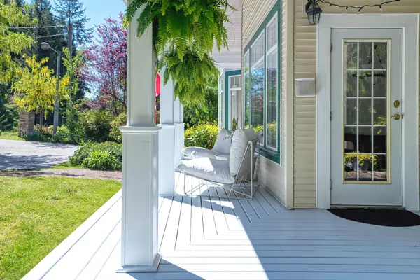 Roberts Creek, BC V0N 2W2,1377 Marlene RD