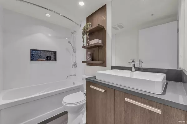 Coquitlam, BC V3B 0L8,3007 Glen DR #1107
