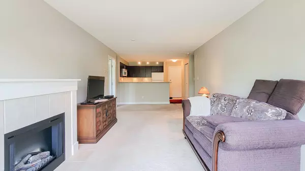 Vancouver, BC V5S 4X7,7088 Mont Royal SQ #212