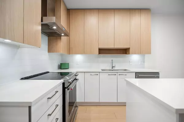 Burnaby, BC V5B 0B4,5460 Broadway #206