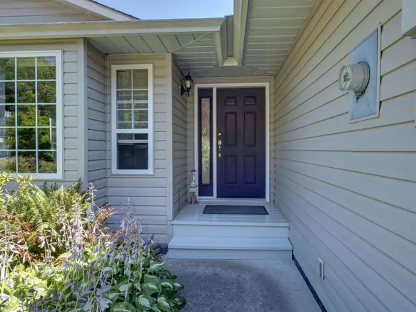 Sechelt, BC V7Z 0P9,6080 S Gale AVE