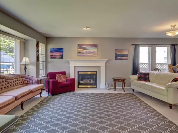 Sechelt, BC V7Z 0P9,6080 S Gale AVE