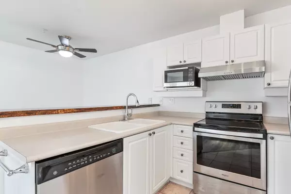 Port Coquitlam, BC V3B 1P3,1618 Grant AVE #402