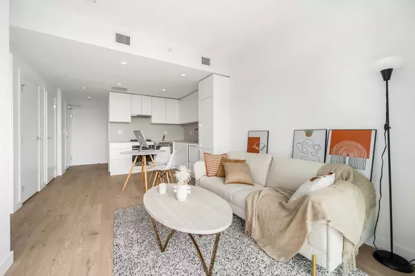 Burnaby, BC V5C 0N4,2181 Madison AVE #2101