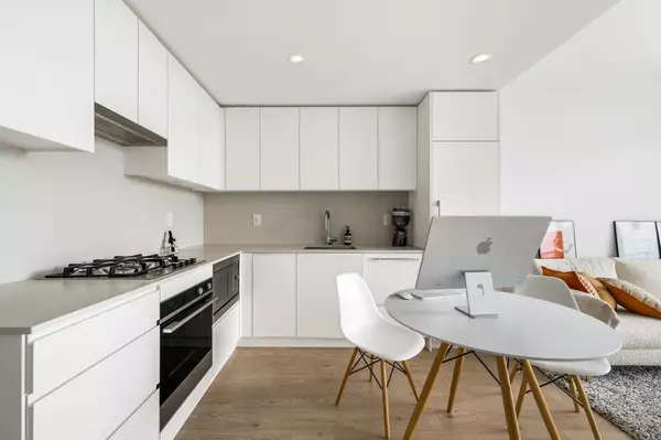 Burnaby, BC V5C 0N4,2181 Madison AVE #2101