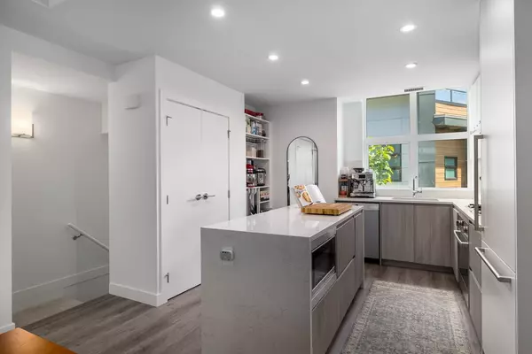 North Vancouver, BC V7P 0E1,2060 Curling RD #238