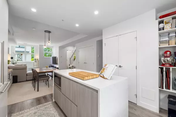 North Vancouver, BC V7P 0E1,2060 Curling RD #238