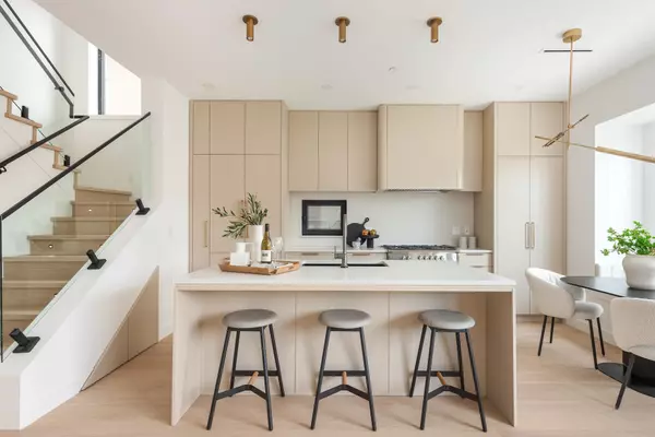 Vancouver, BC V5K 2K2,2796 E Georgia ST