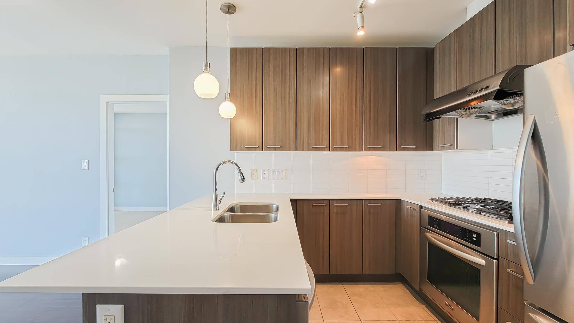 Coquitlam, BC V3B 0H9,2955 Atlantic AVE #3905