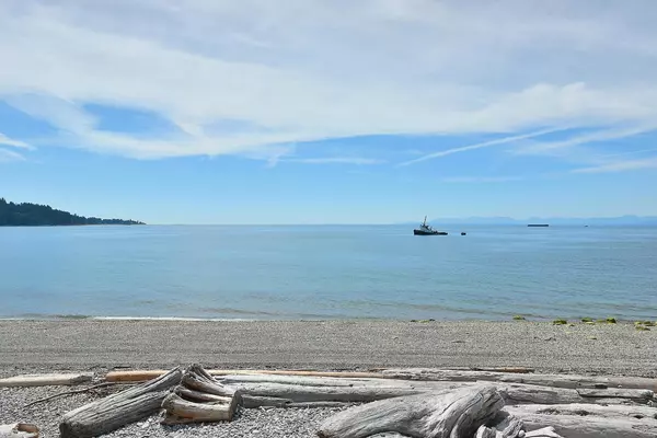 Sechelt, BC V7Z 0H4,5470 Inlet AVE #104