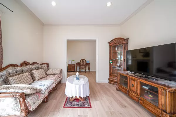 Burnaby, BC V5H 1L5,4708 Sardis ST