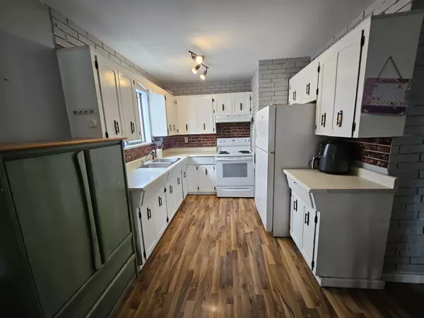 Langley, BC V4W 3K6,205 Davis CRES