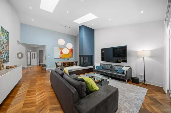 Surrey, BC V4P 1N4,2533 152 ST #109