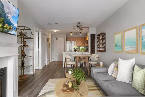 North Vancouver, BC V7L 2N3,108 E 14th ST #305