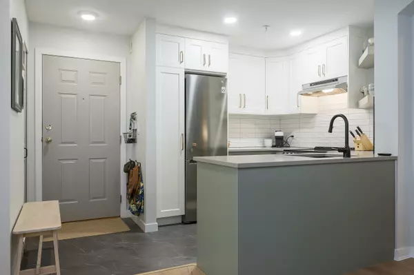 Langley, BC V3A 8L2,22025 48 AVE #106