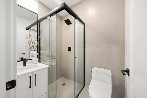 Ladner, BC V4K 1V2,4829 48 AVE #2