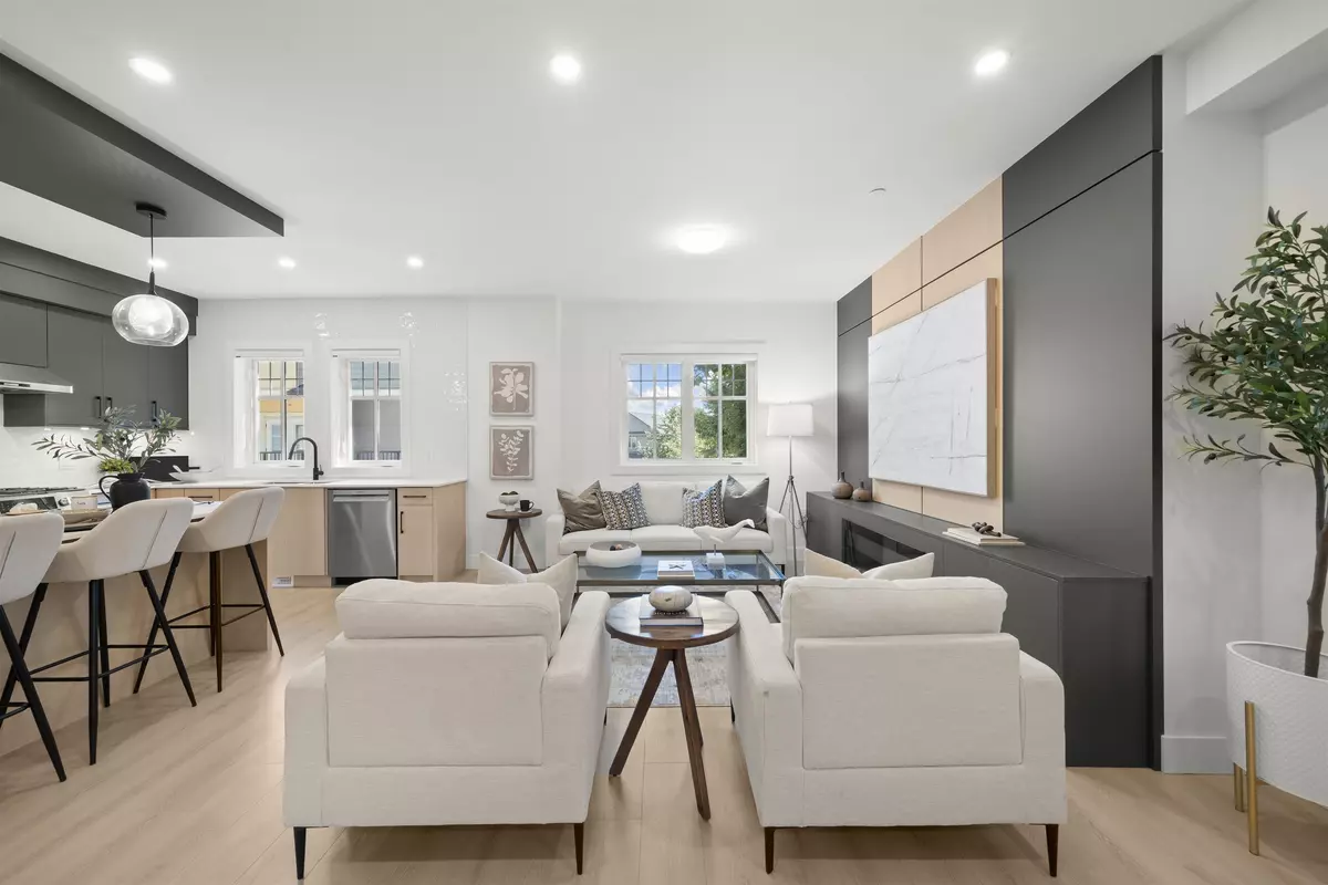 Ladner, BC V4K 1V2,4829 48 AVE #4