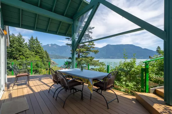 1815 Vista RD,  Bowen Island,  BC V0N 1G1