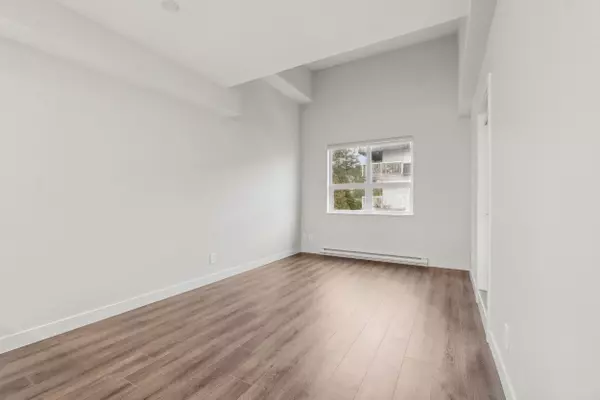 Burnaby, BC V5B 1R2,5535 Hastings ST #408