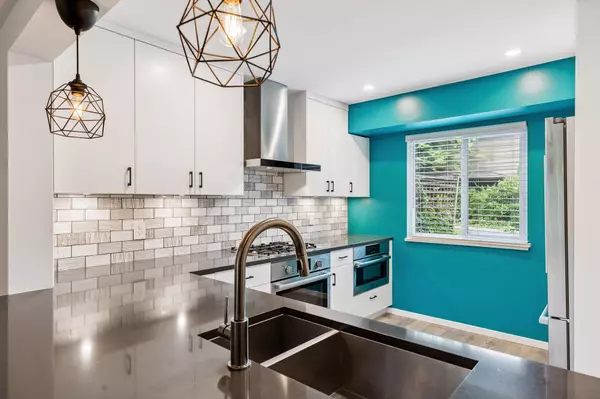 Coquitlam, BC V3E 1C2,1140 Eagleridge DR #18