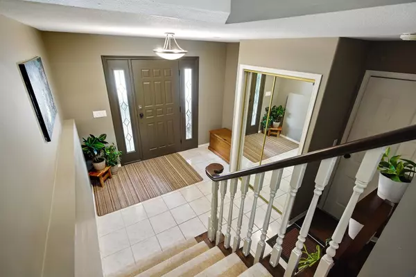 Maple Ridge, BC V2W 1B3,23616 Tamarack LN