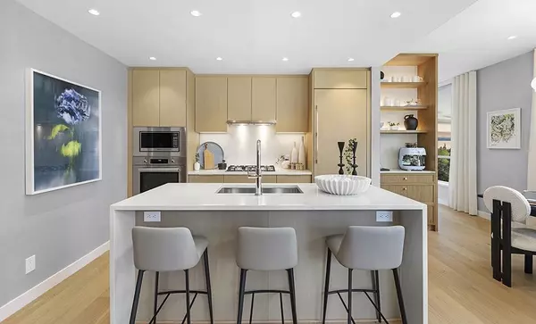 6036 Gray AVE #210, Vancouver, BC V6T 1W5