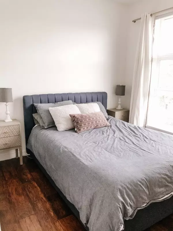 Surrey, BC V4A 0A5,15168 19 AVE #402