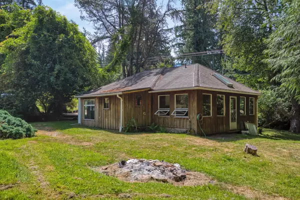 Halfmoon Bay, BC V7Z 1E2,8200 Redrooffs RD