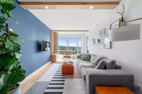 Burnaby, BC V5C 6V2,3811 Hastings ST #404