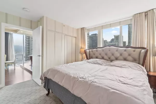 Vancouver, BC V6E 0A4,1277 Melville ST #1702