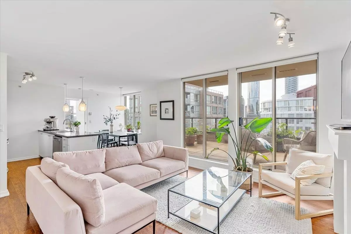 Vancouver, BC V6B 1A8,969 Richards ST #2402