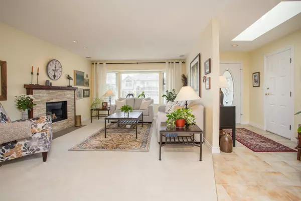 Maple Ridge, BC V2W 1B3,10421 Tamarack CRES