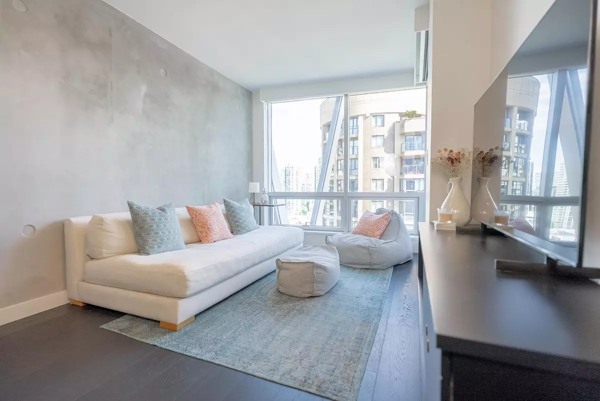 Vancouver, BC V6B 0S3,1111 Richards ST #1206