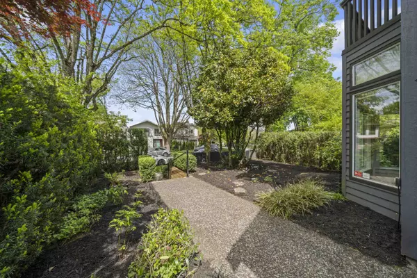 Vancouver, BC V5Z 1T8,618 W 17th AVE