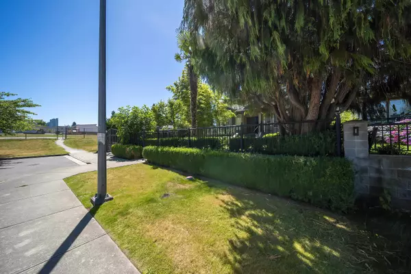 Burnaby, BC V5E 3C9,6337 Leibly AVE