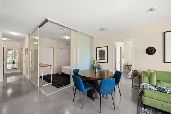 Vancouver, BC V6A 0B4,221 Union ST #315