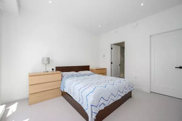 Coquitlam, BC V3J 0L5,606 Foster AVE #203