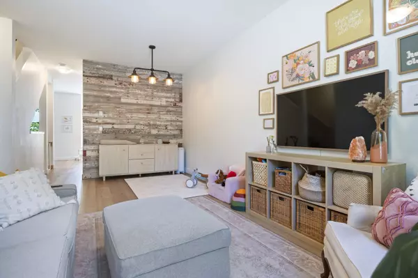 Mission, BC V2V 1C5,32501 Fraser CRES #4